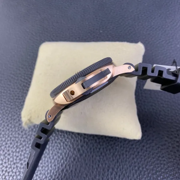 PANERAI-SUBMERSIBLE-PAM01070-44mm - Image 7