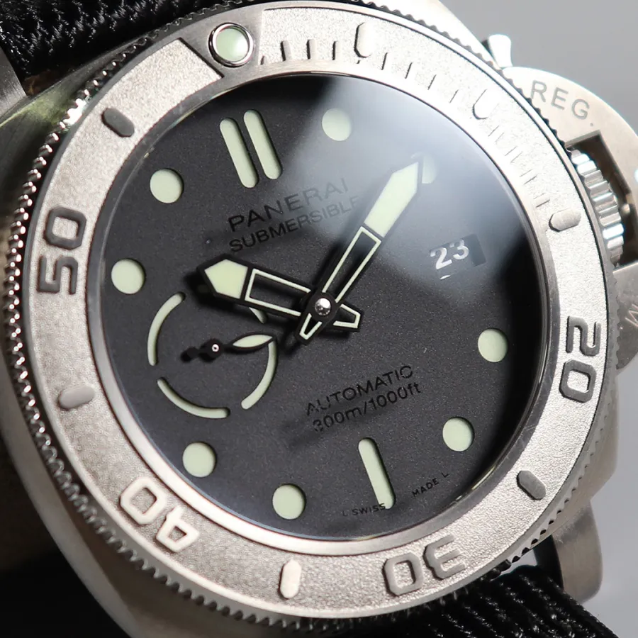 PANERAI-SUBMERSIBLE-PAM00984-47MM-Titanium