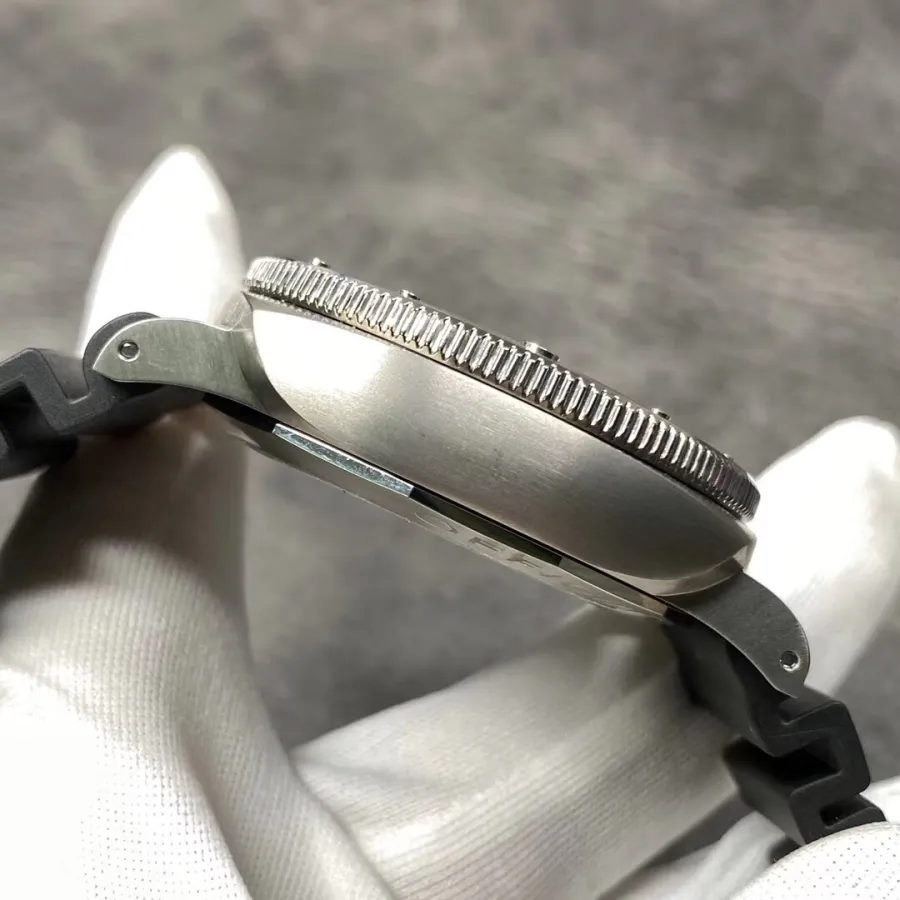 PANERAI-SUBMERSIBLE-PAM00692-47MM