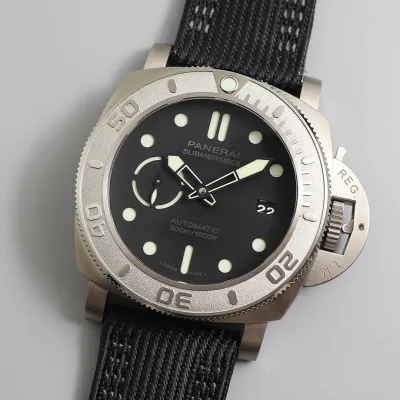 PANERAI-SUBMERSIBLE-PAM00984-47MM-Titanium