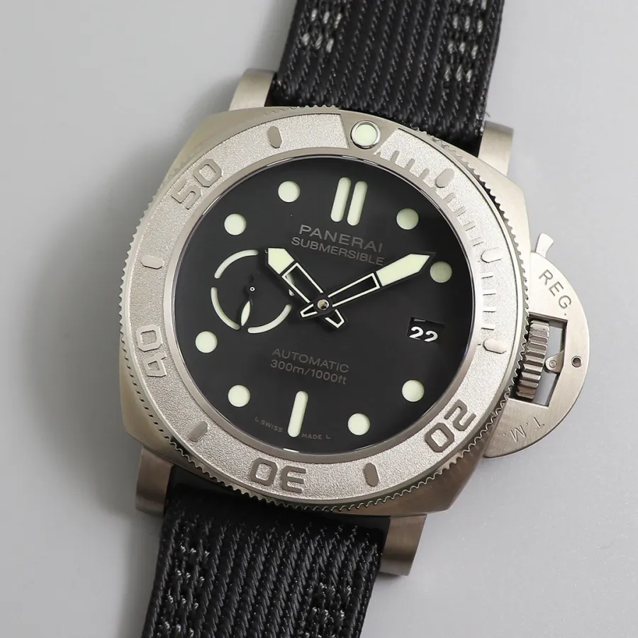 PANERAI-SUBMERSIBLE-PAM00984-47MM-Titanium