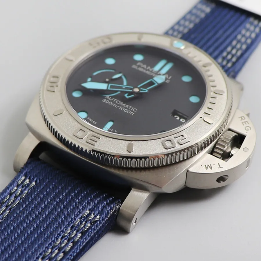 PANERAI-SUBMERSIBLE-PAM00985-47MM-Mike Horn Signature Limited Edition-3