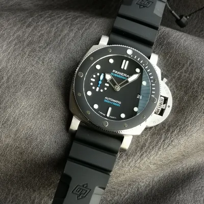 PANERAI-SUBMERSIBLE-PAM00683-42MM