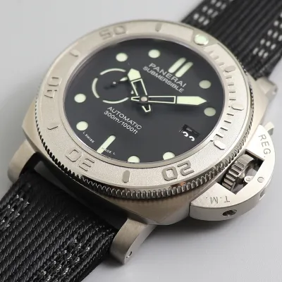 PANERAI-SUBMERSIBLE-PAM00984-47MM-Titanium
