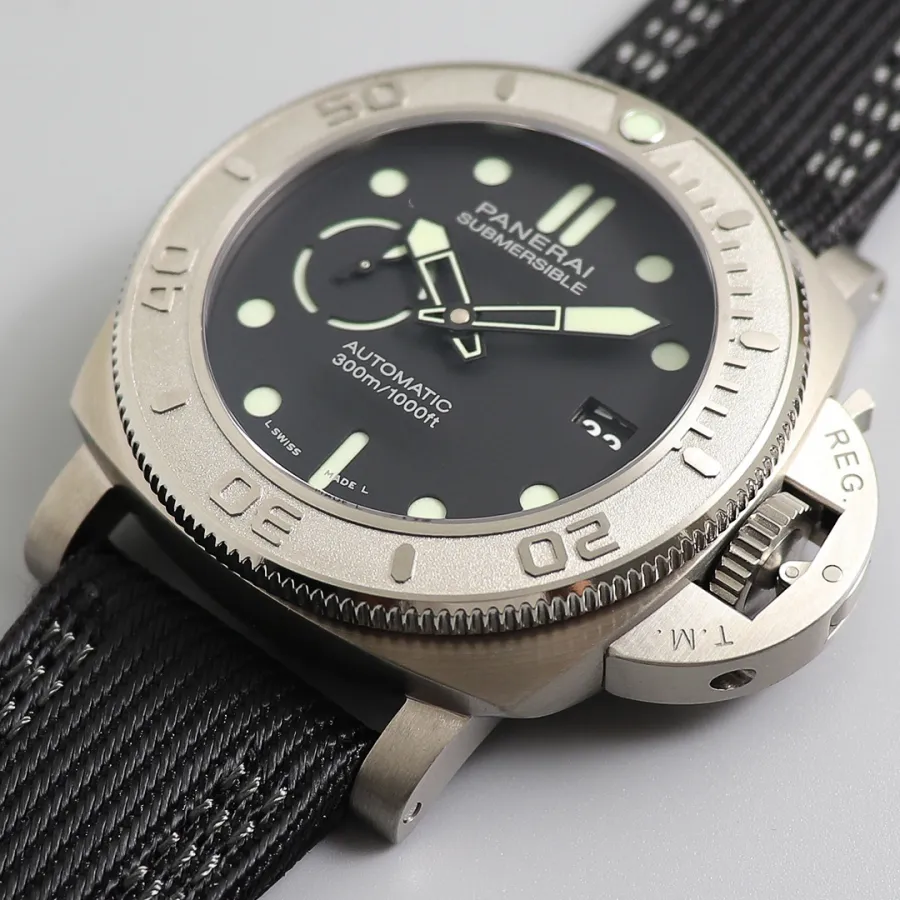 PANERAI-SUBMERSIBLE-PAM00984-47MM-Titanium