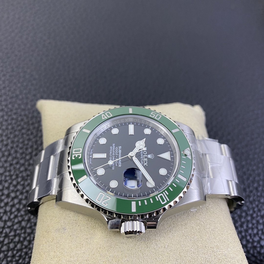 Submariner Date Green Bezel 41mm