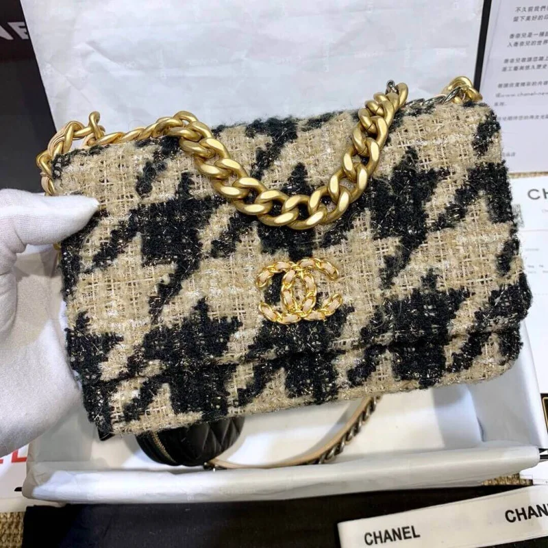 Chanel 19 Tweed W-With Leather Coin Purse Ap0985