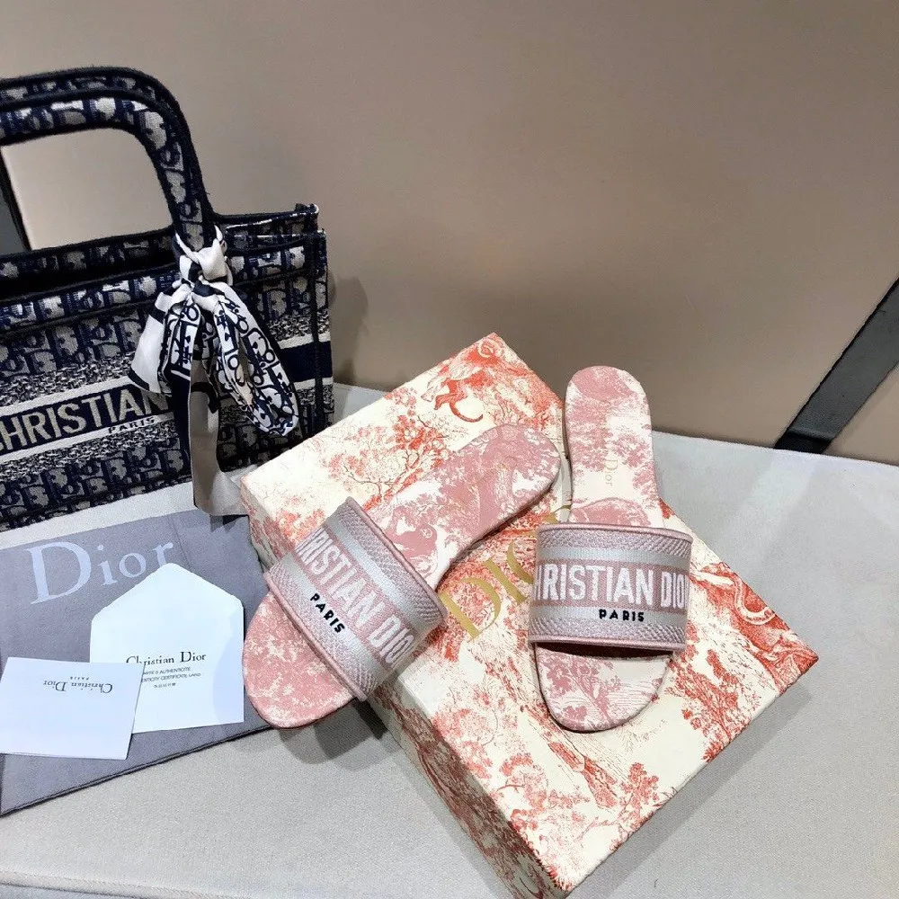 CD Retro Fashion Slippers A8