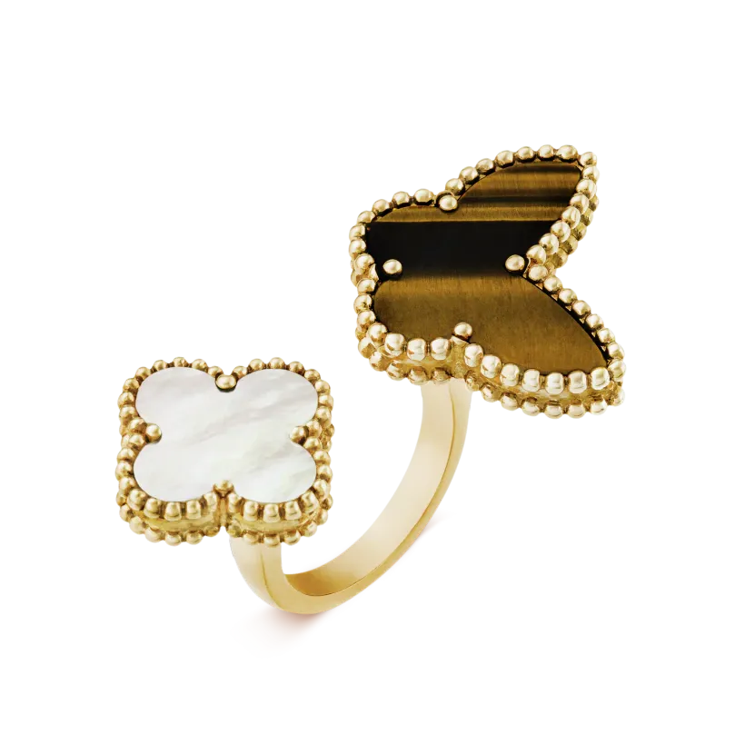 Lucky Alhambra between the fingers ring