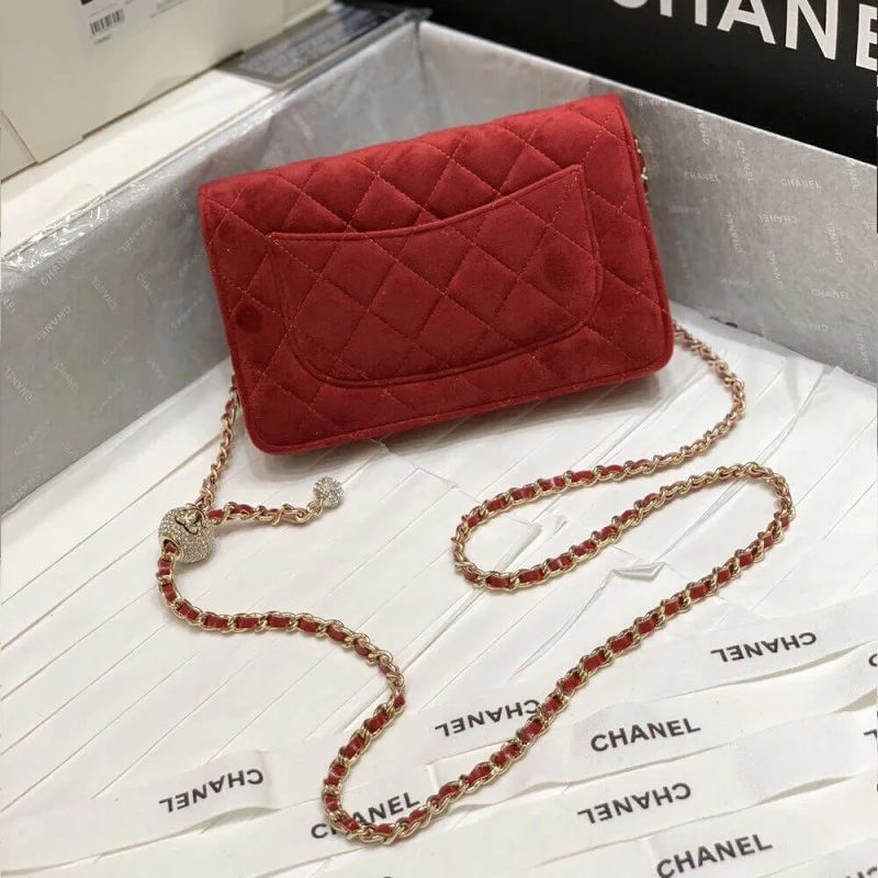 Chanel W-With -Details On Strap Ap1450 In Velvet