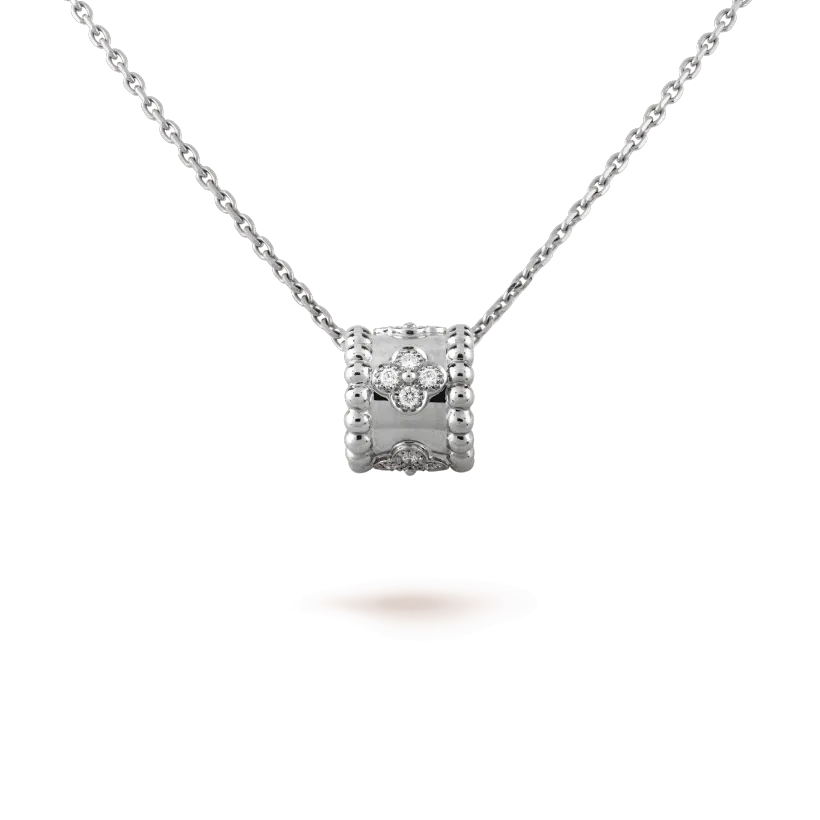 Perl��e clovers pendant