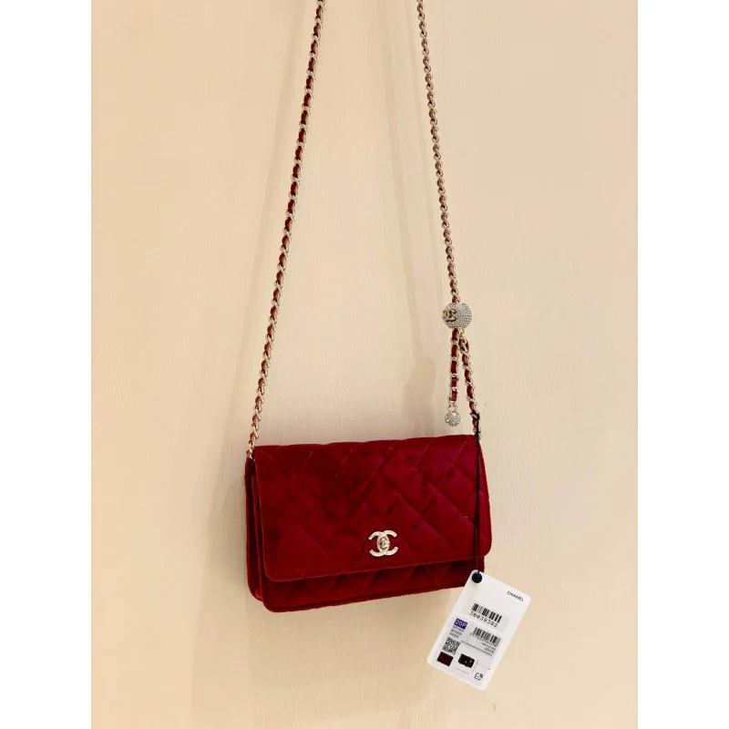 Chanel W-With -Details On Strap Ap1450 In Velvet