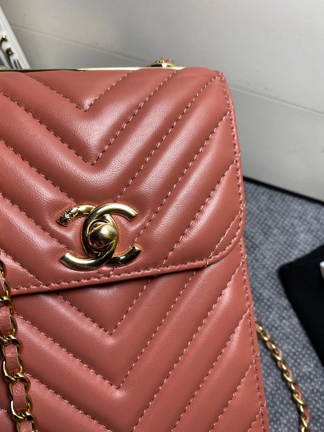 Chanel Chevron Trendy Cc Phone Nude Bag For Women 18cm/7in