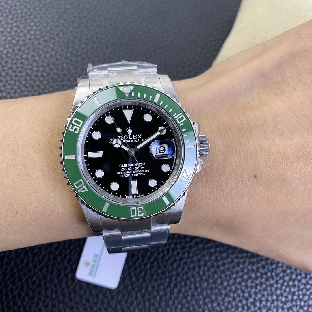 Submariner Date Green Bezel 41mm