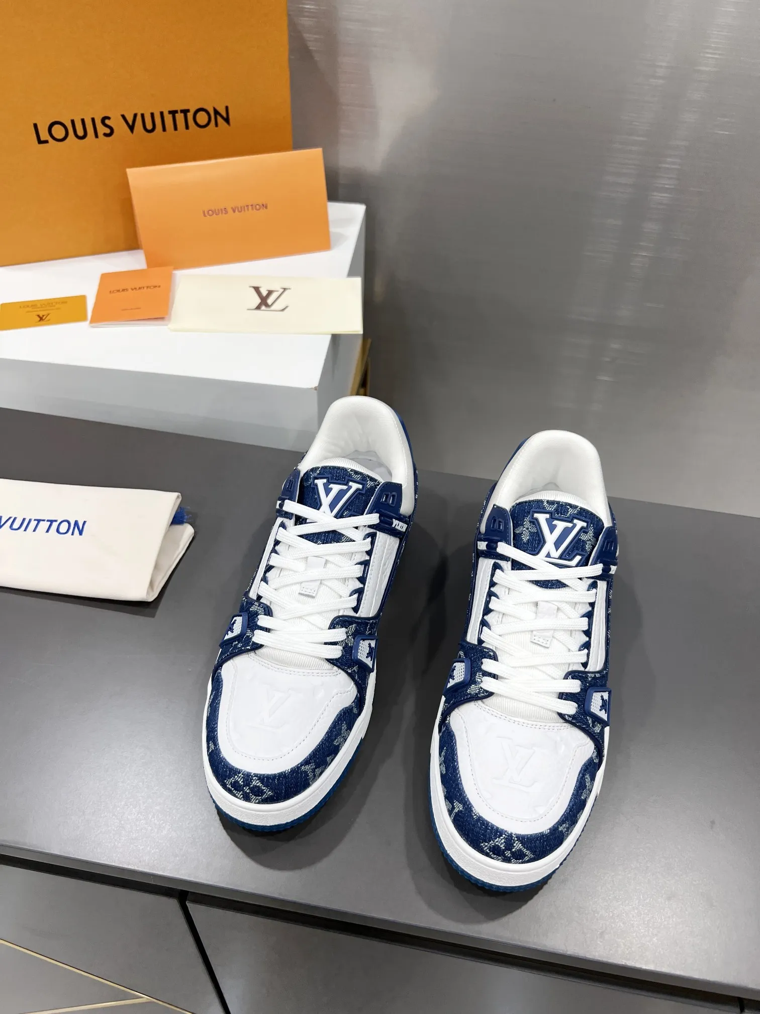 L TRAINER LEATHER LOW TRAINERS BLUE