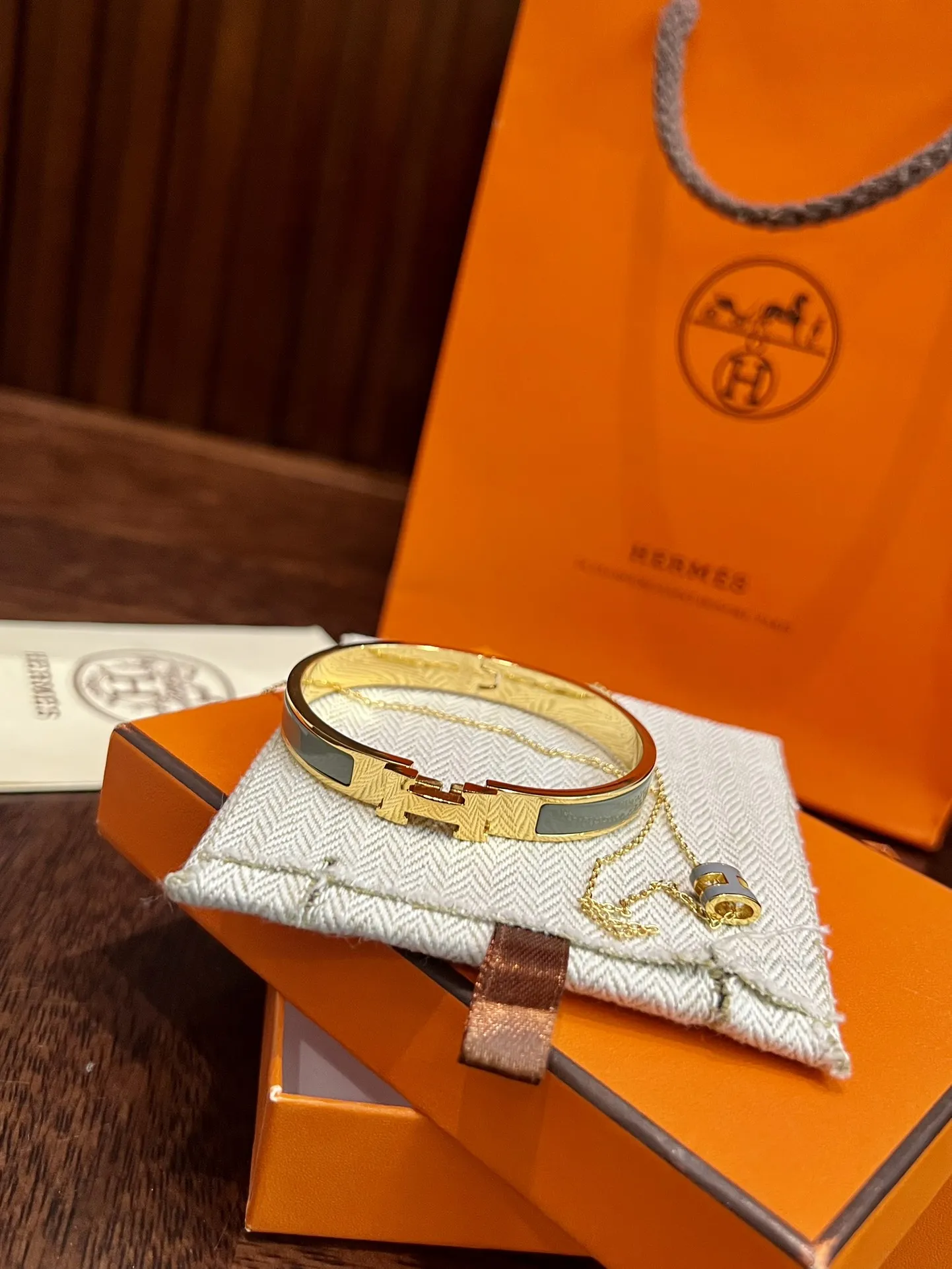 H new arrival bracelets 17 cm + necklace