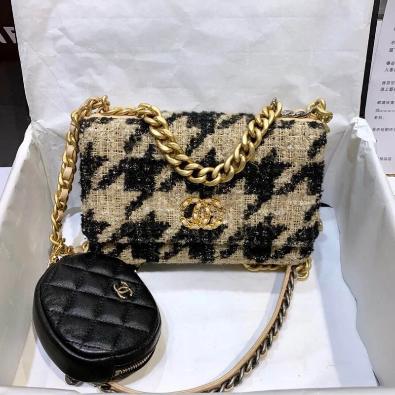 Chanel 19 Tweed W-With Leather Coin Purse Ap0985