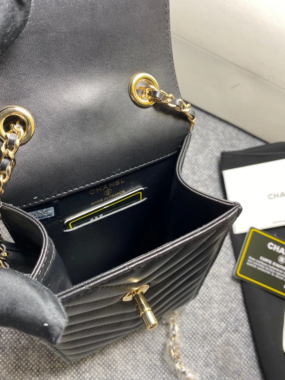 Chanel Chevron Trendy Cc Phone Black Bag For Women 18cm/7in