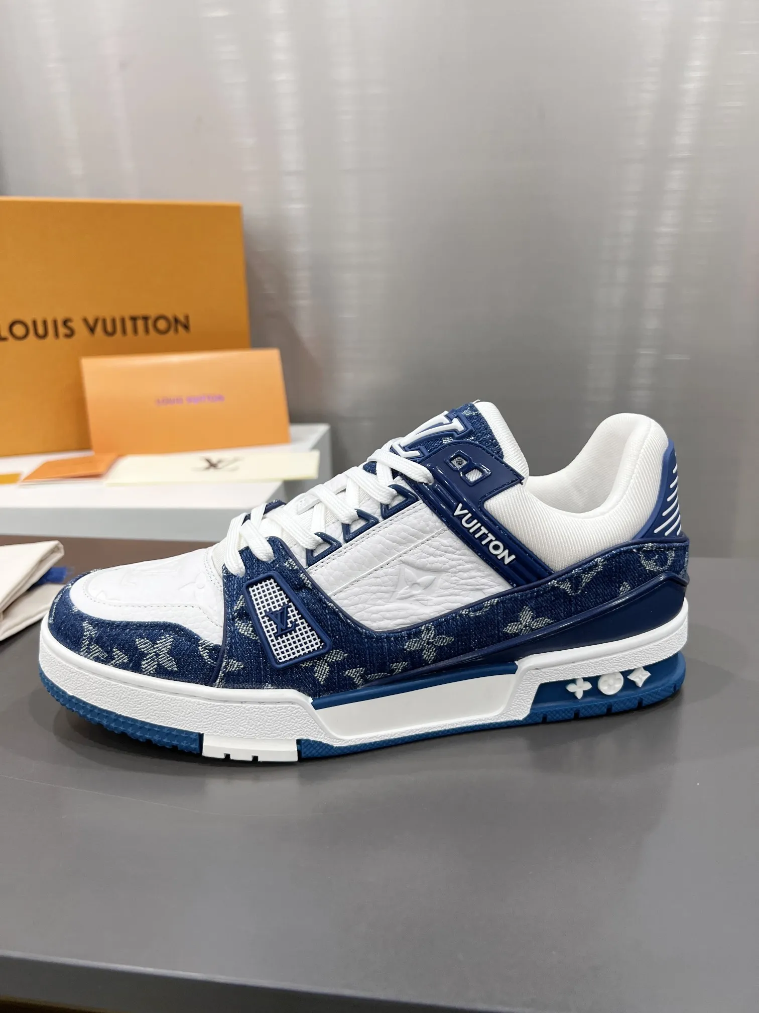 L TRAINER LEATHER LOW TRAINERS BLUE