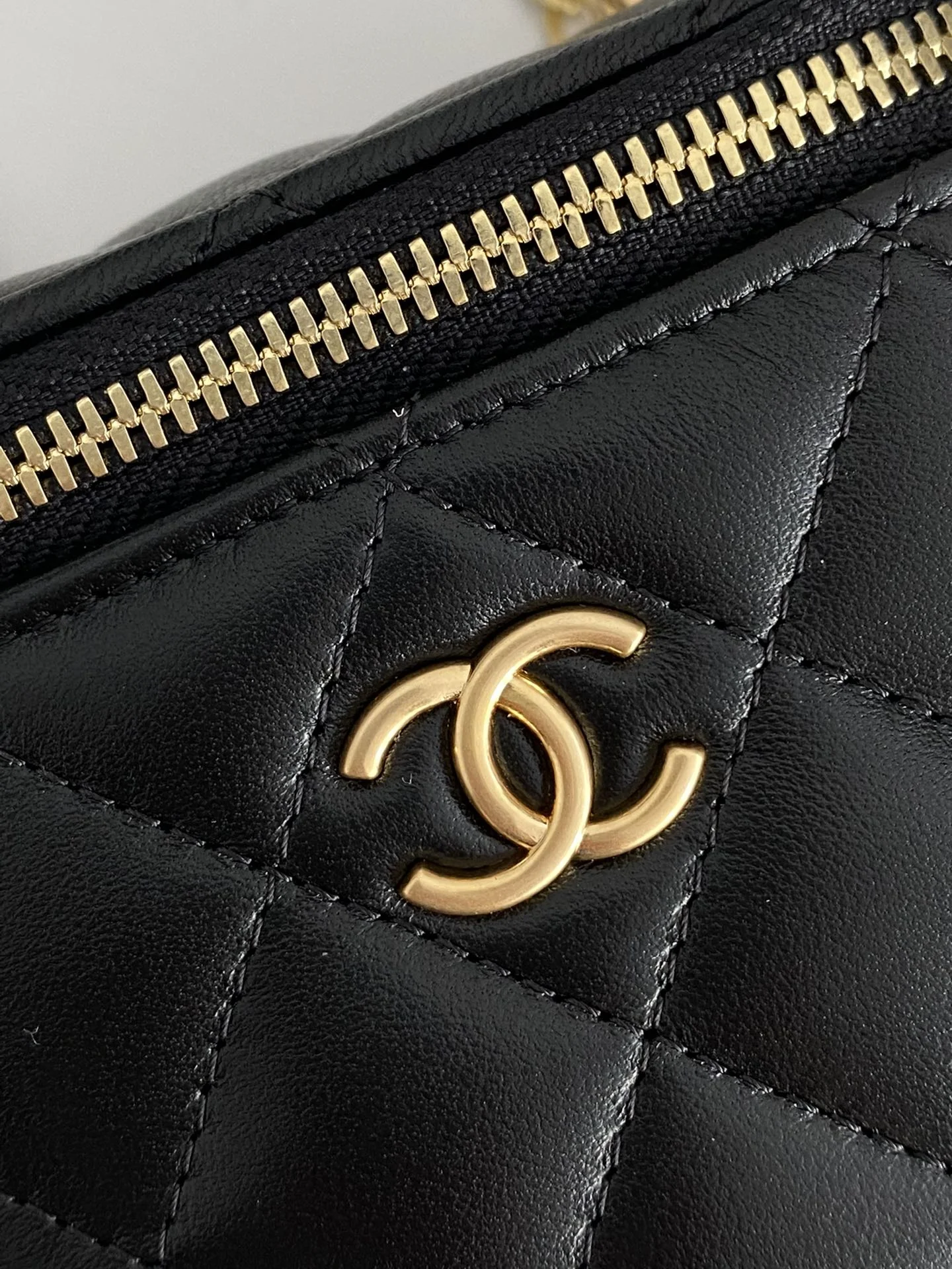 Chanel Small Vanity With Chain Black For Women, Women’s Bags 4.3in/11cm