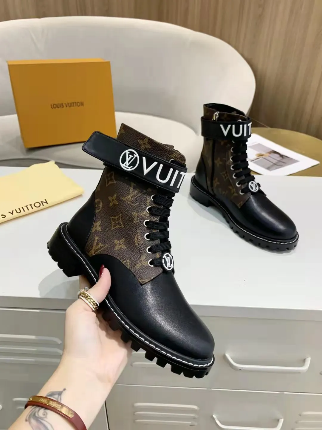 L women boots