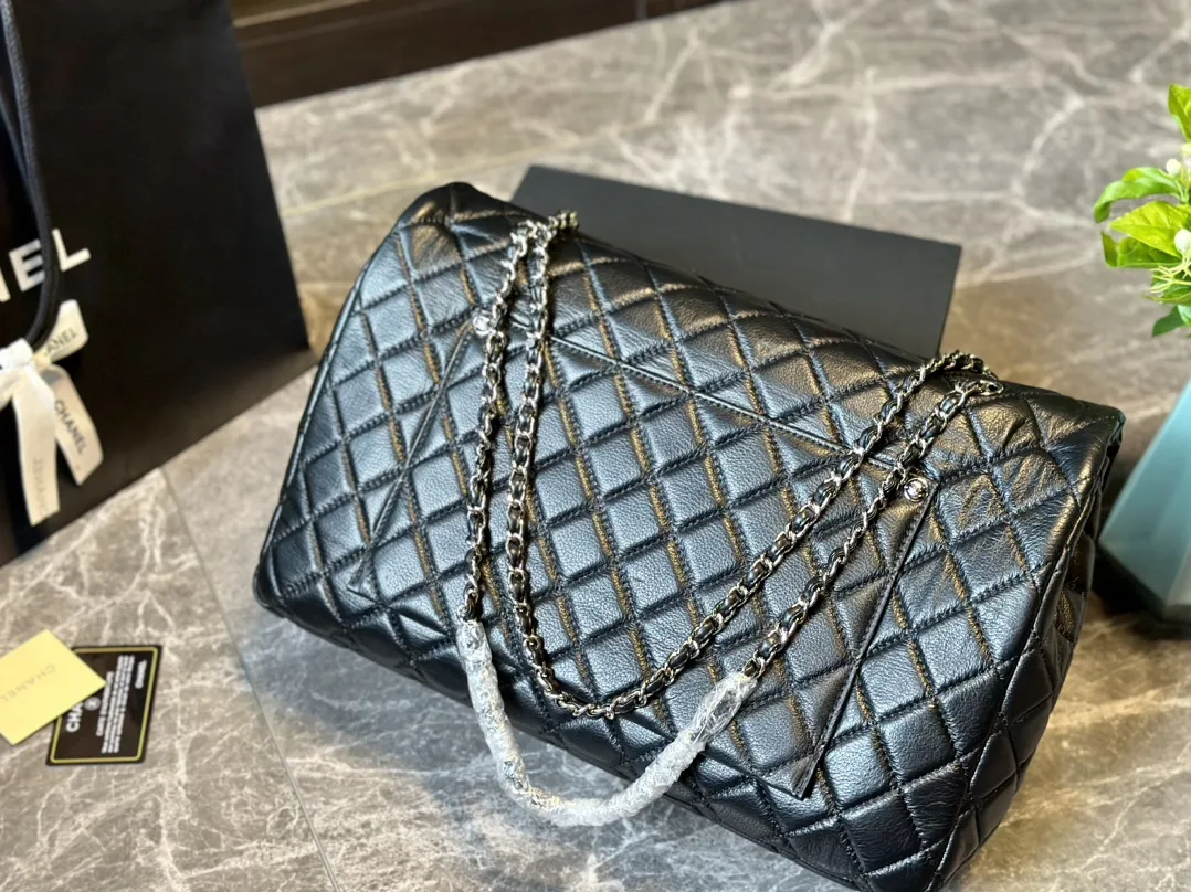 Lambskin Classic Maxi Jumbo Flap Bag