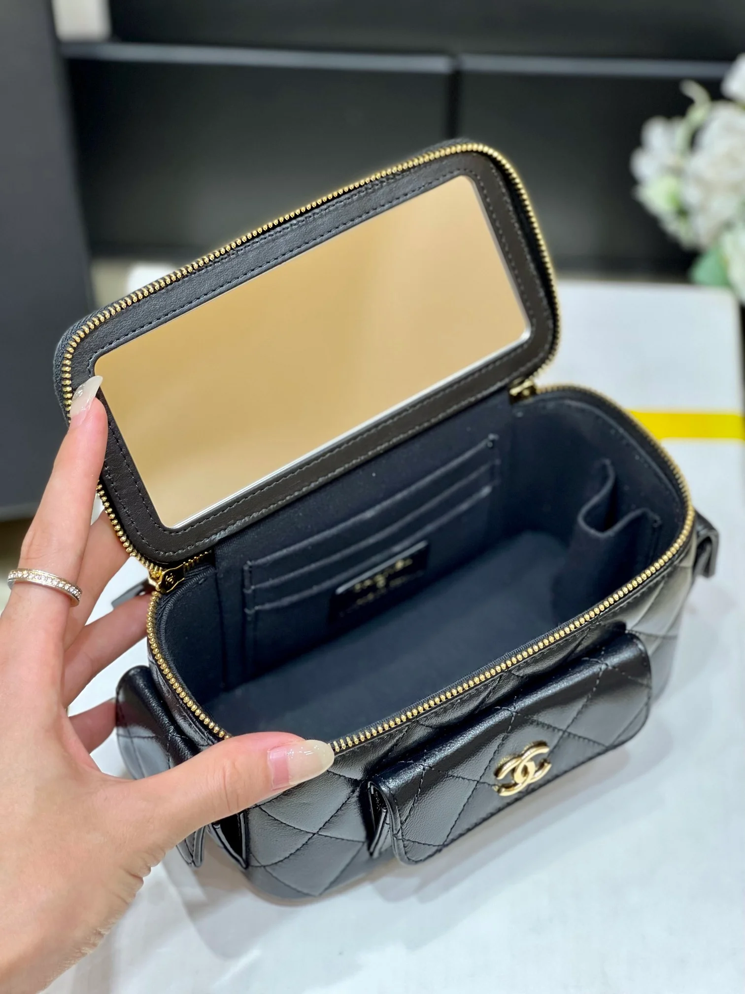 Chanel Vanity Bag With Strap Black For Women, Women’s Bags 6.6in/17cm AP3017 B09208 94305