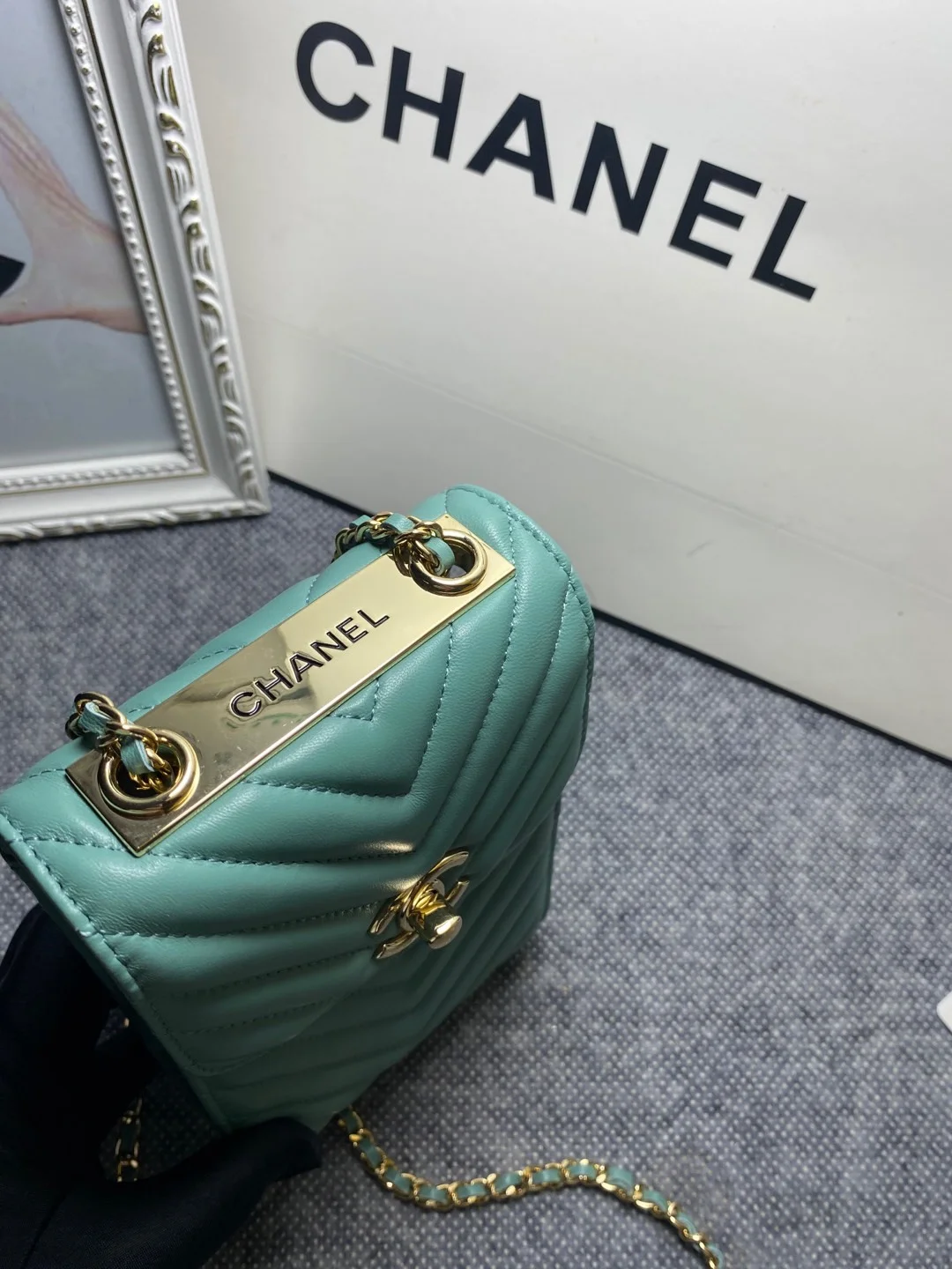 Chanel Chevron Trendy Cc Phone Mint Bag For Women 18cm/7in