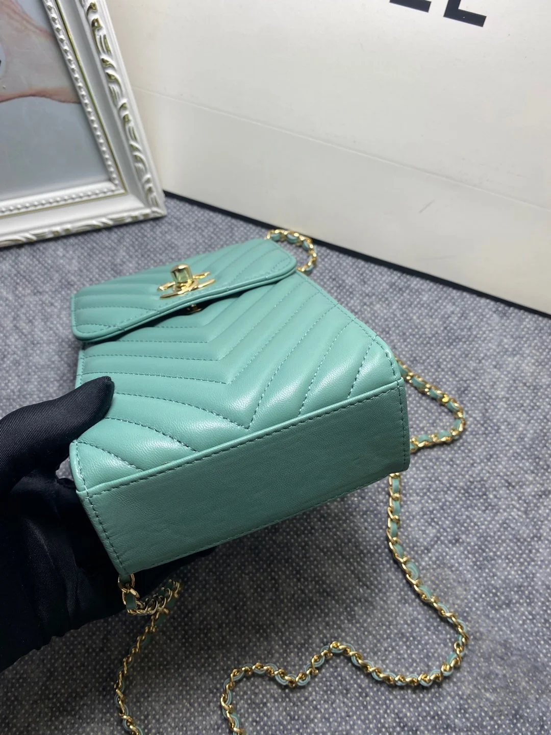 Chanel Chevron Trendy Cc Phone Mint Bag For Women 18cm/7in
