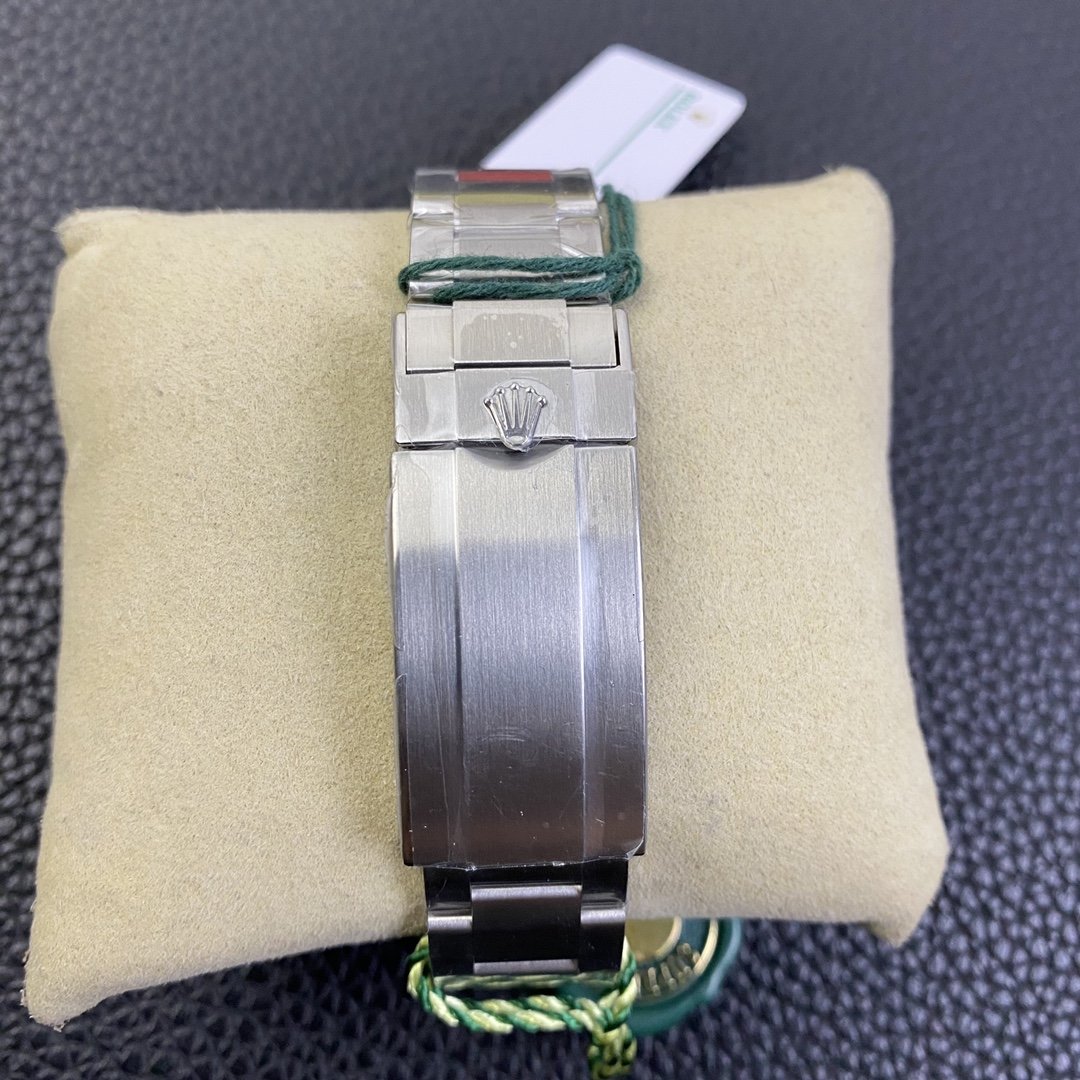 Submariner Date Green Bezel 41mm