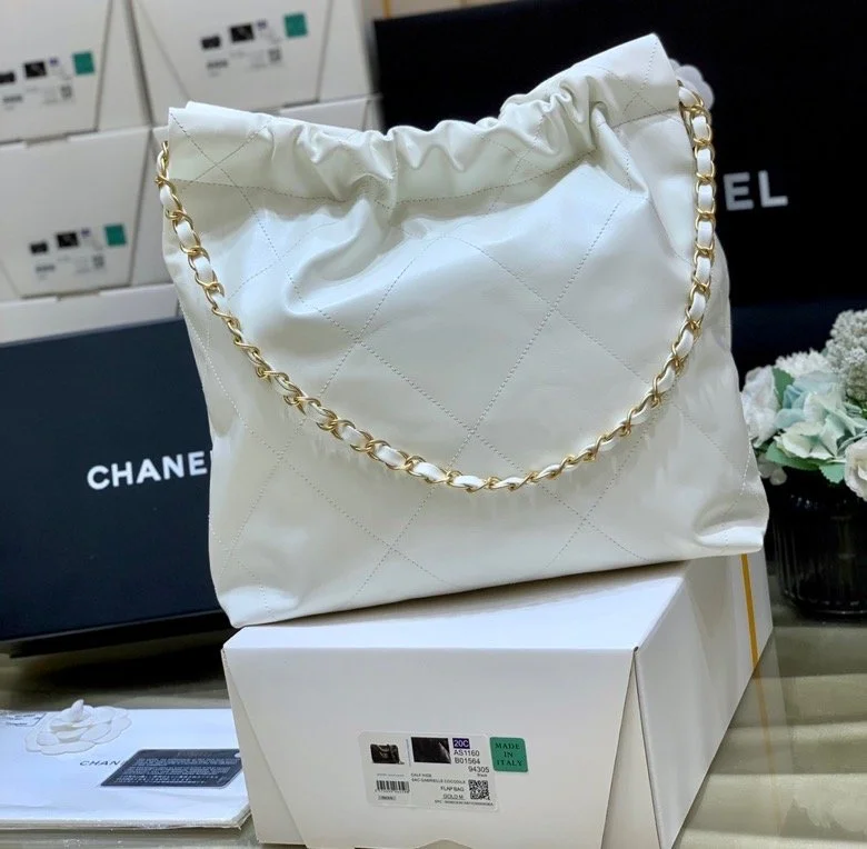 Chanel 22 Handbag White For Women 14.4in/37cm AS3261 B08038 10601