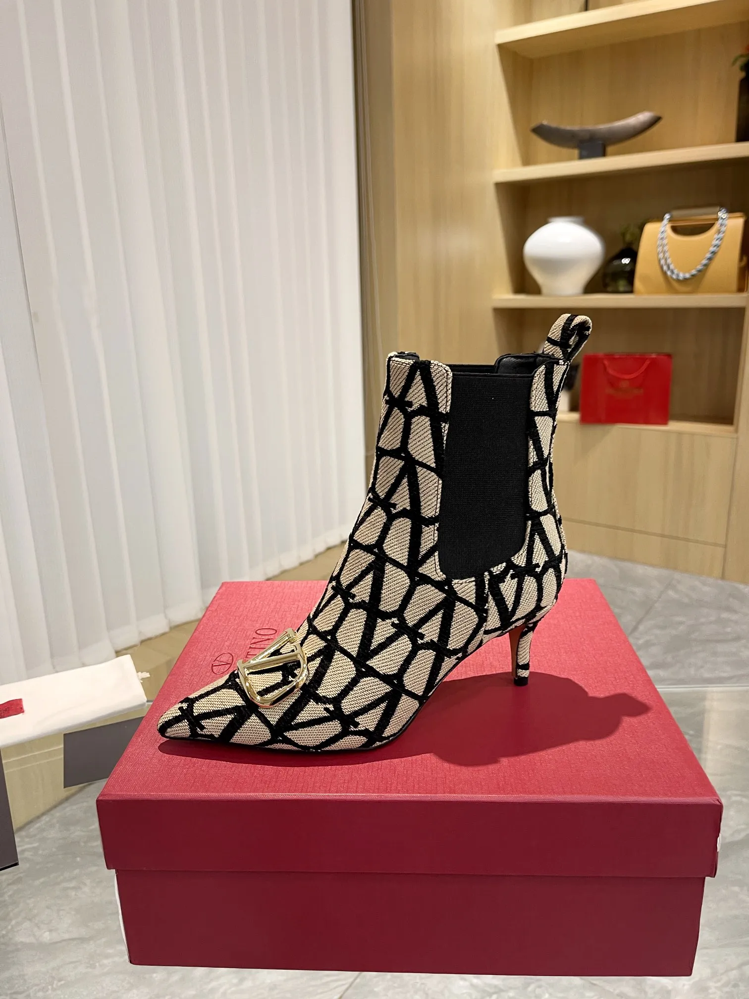 Val new arrival women shoes