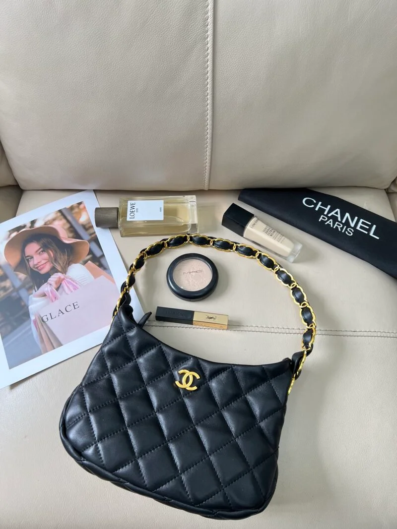 Chanel Hobo HandbagAs3562