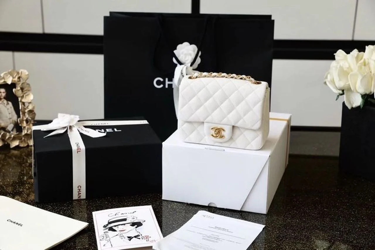 Chanel Classic Mini Flap Bag Golden Hardware White For Women 6.6in/17cm A35200
