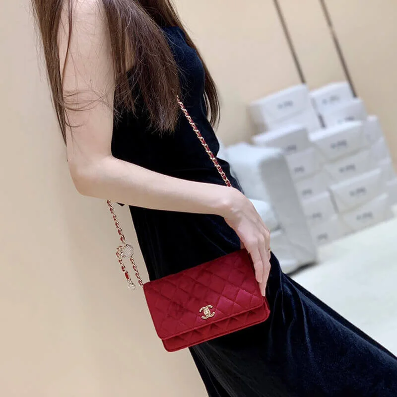 Chanel W-With -Details On Strap Ap1450 In Velvet