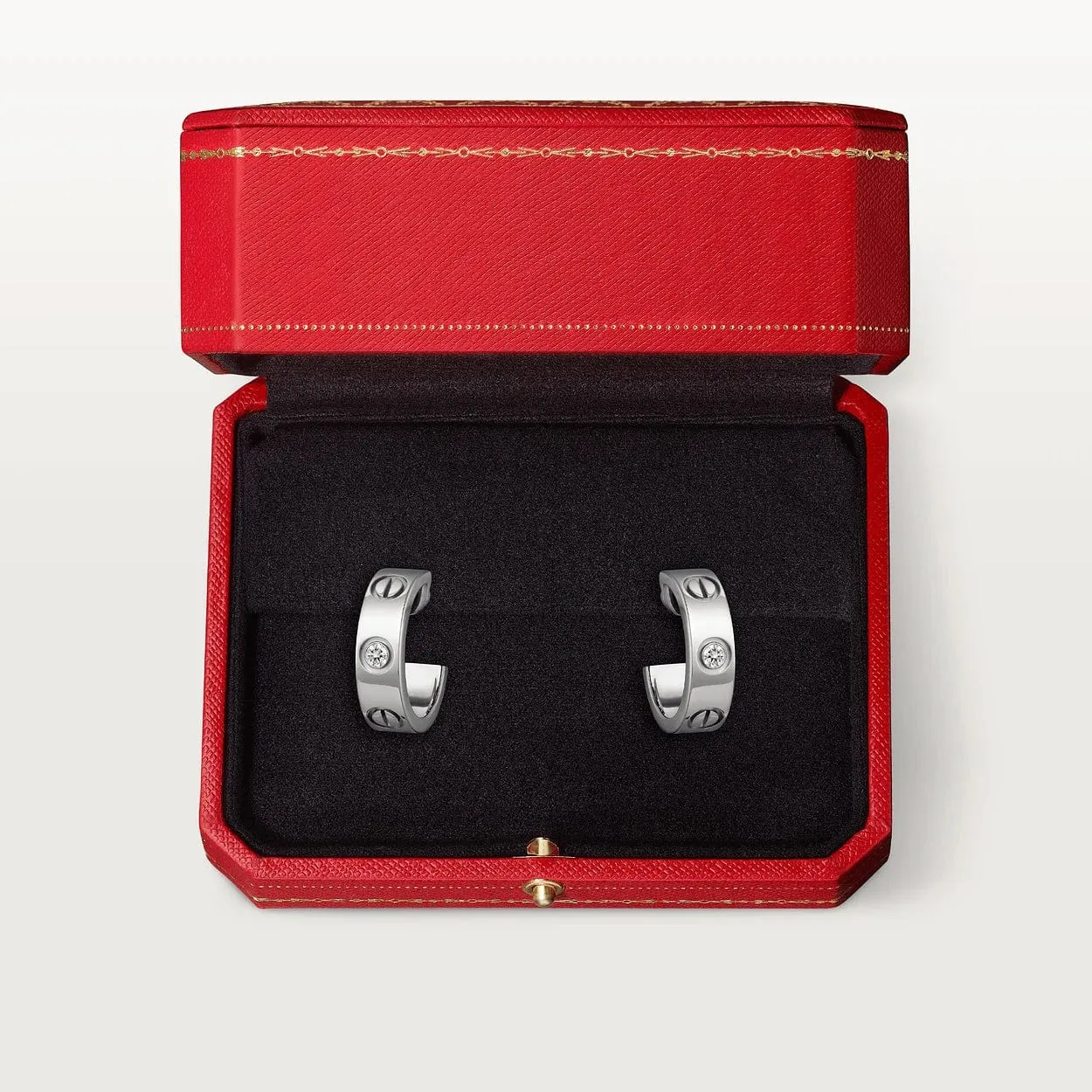 car The London Love Earrings With Diamond