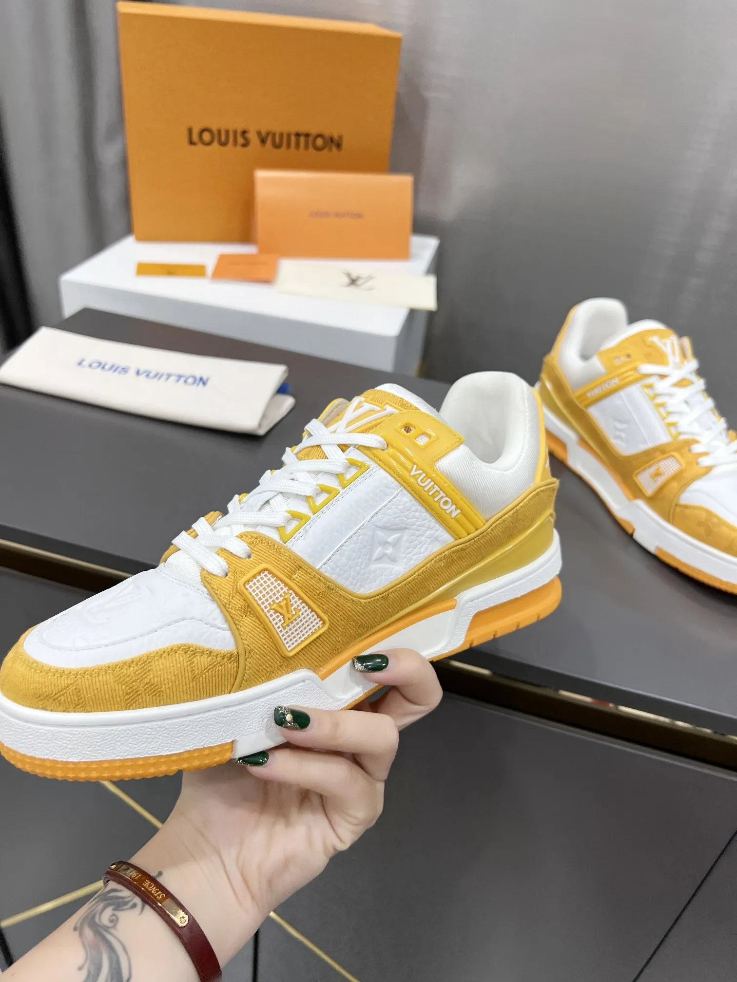 L TRAINER LEATHER LOW TRAINERS YELLOW