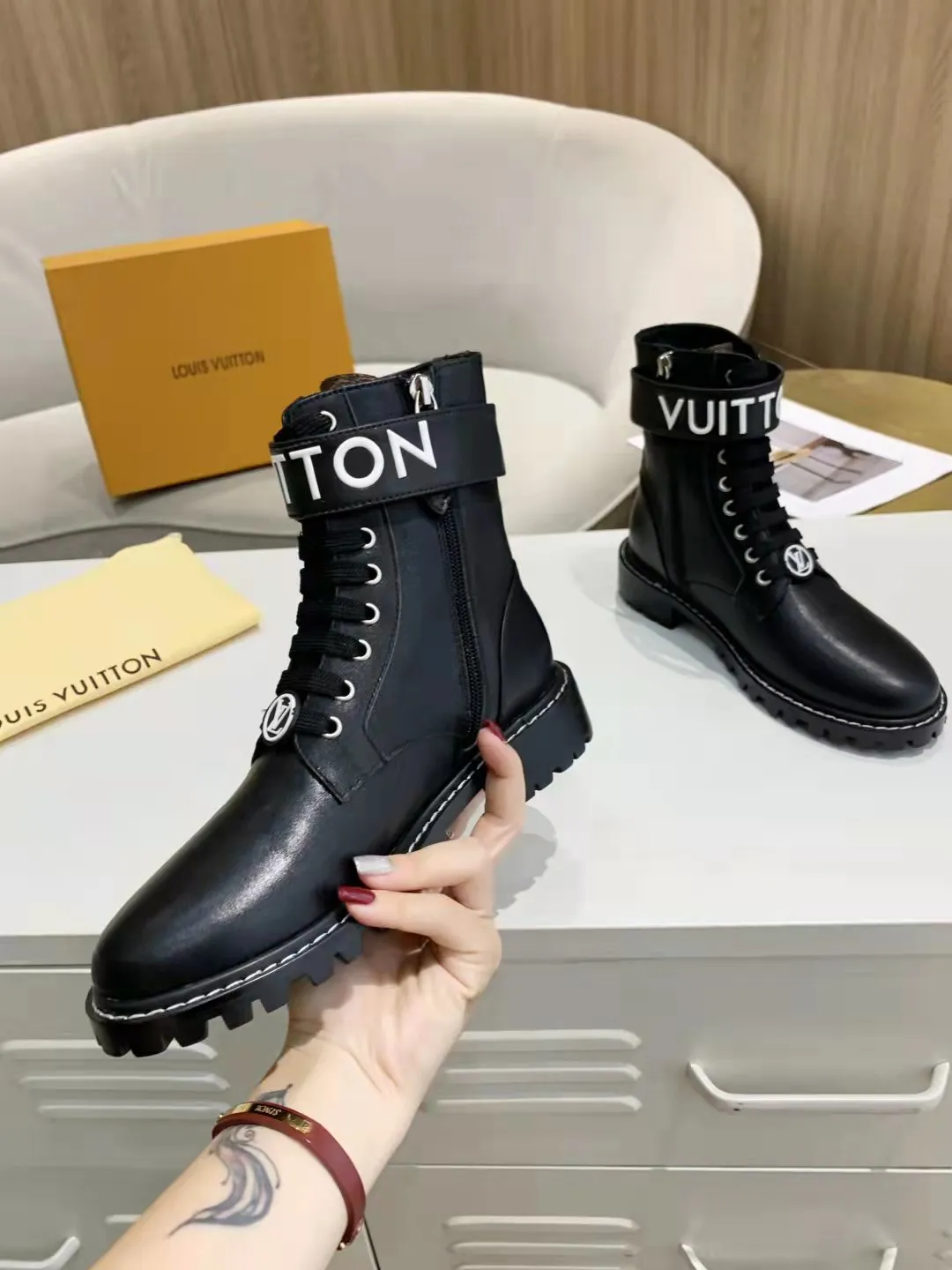 L women boots