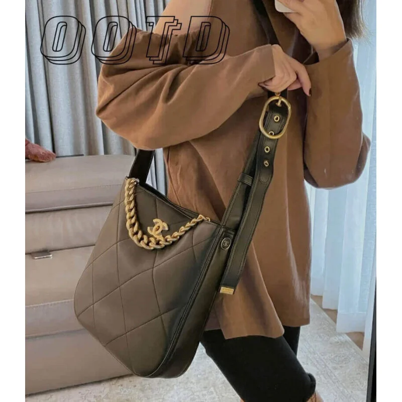 Chanel Hobo Handbag Calfskin Black As2844