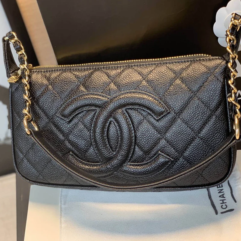 Chanel Grained Leather Hobo Bag B01960