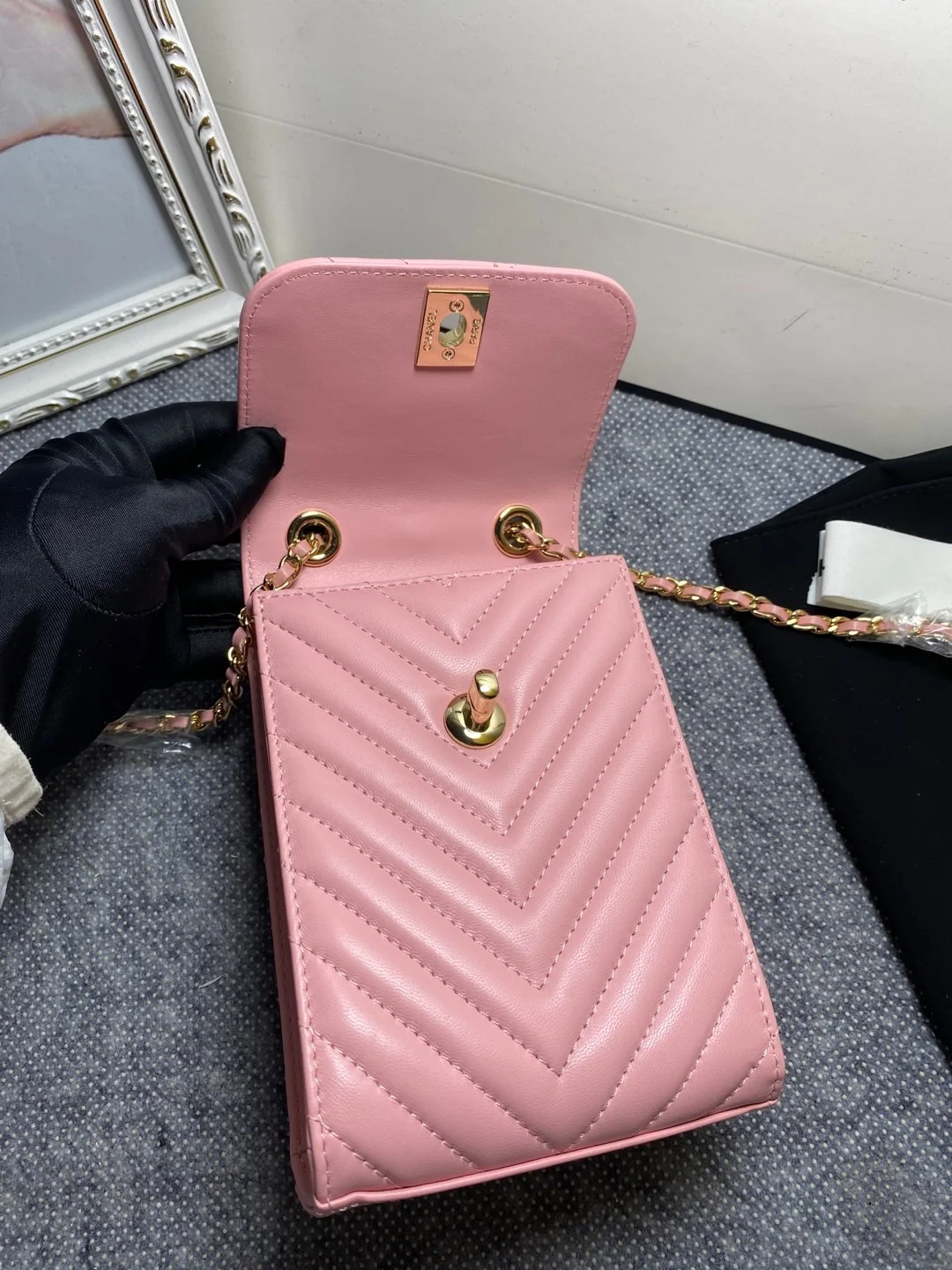Chanel Chevron Trendy Cc Phone Pink Bag For Women 18cm/7in