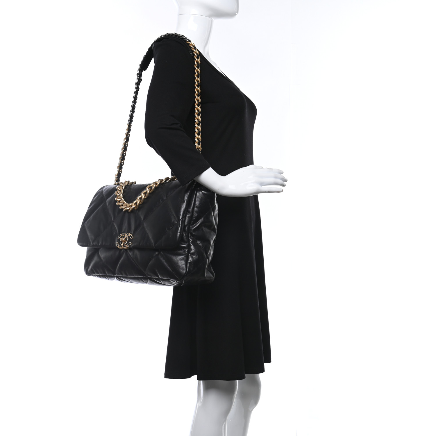 Lambskin Quilted Maxi Chanel 19 Flap Black