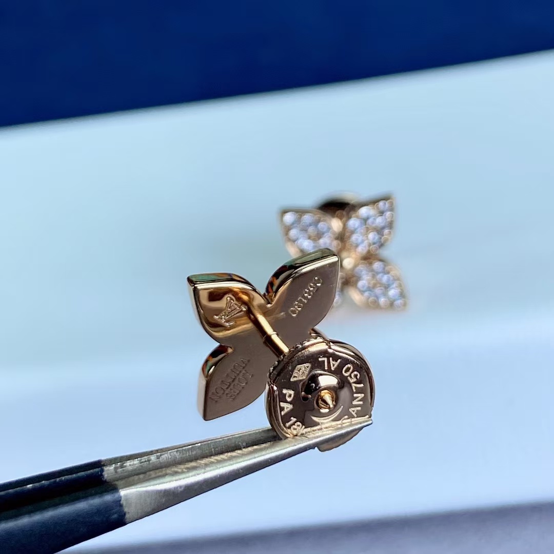 Louis Vuitton Diamond Flower Stud Earrings - Best Replica Jewelry™