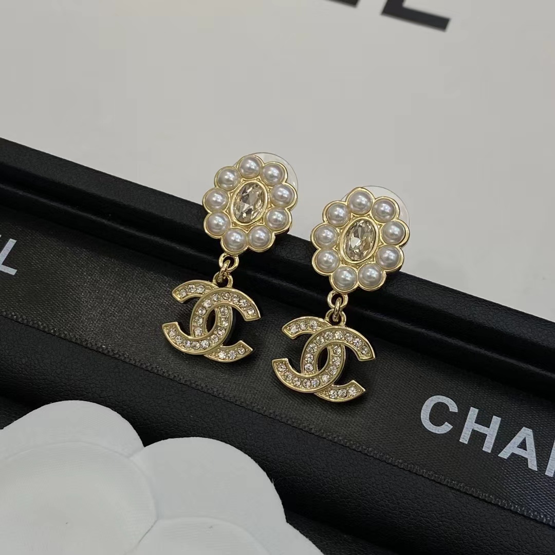 Chanel Pearl Flower Stud Earrings - Best Replica Jewelry™