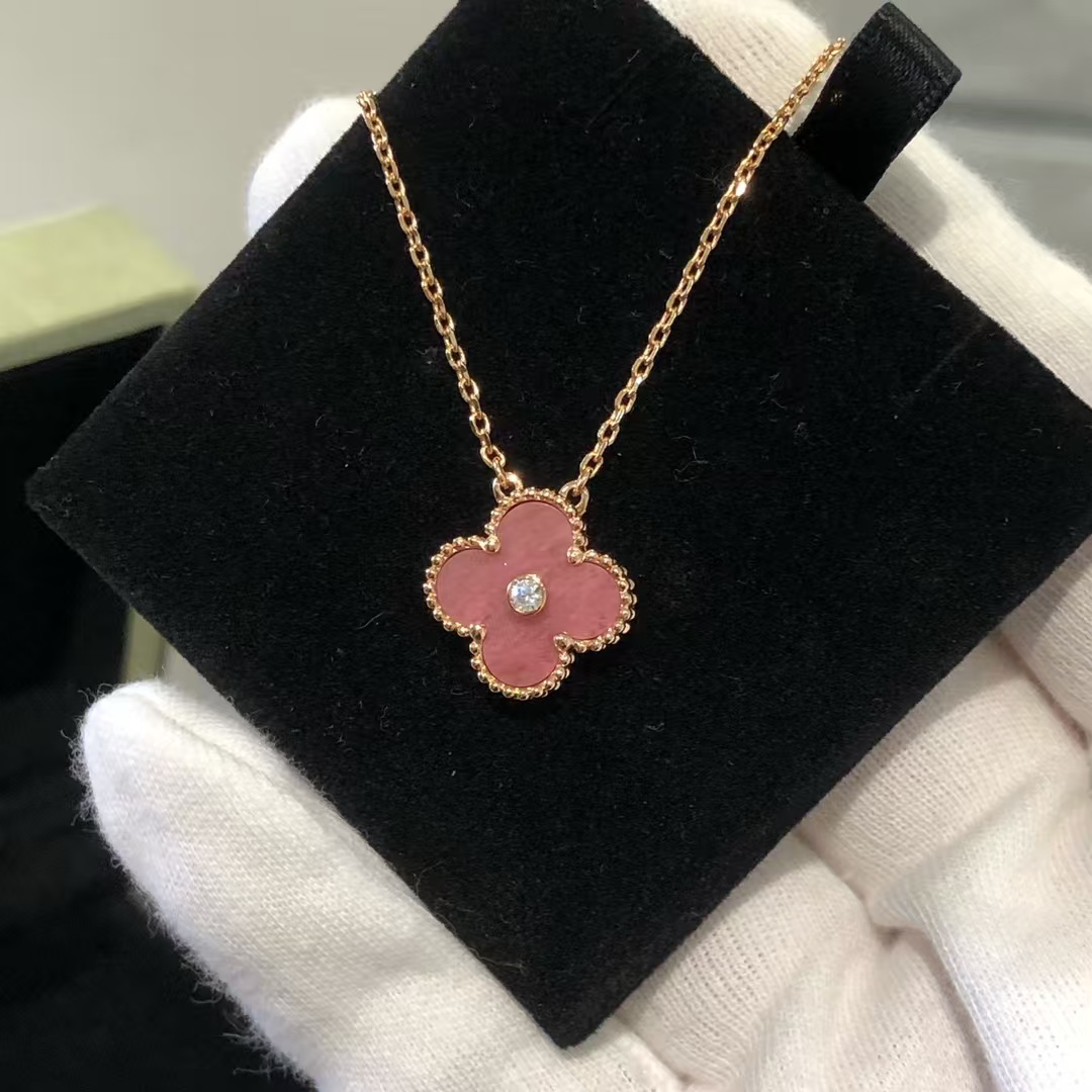 VCA Rhodonite Vintage Alhambra Diamond 2021 Holiday Pendant Necklace - Best Replica Jewelry™