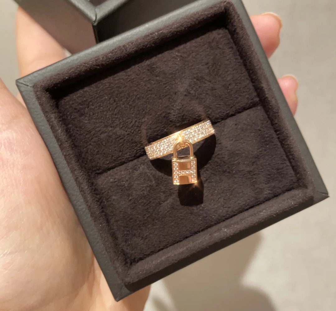 Hermes Diamond Paved Lock Ring - Best Replica Jewelry™