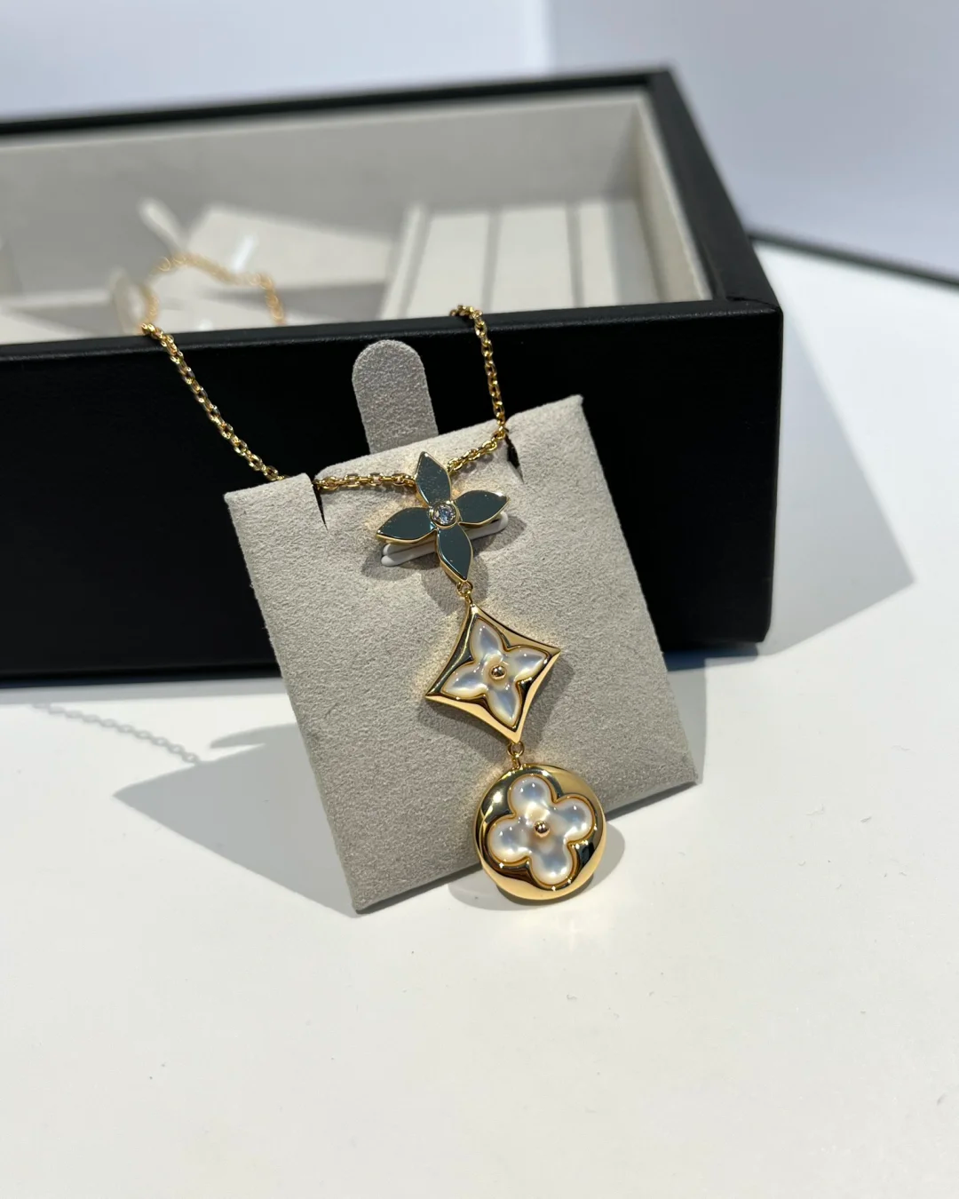 Louis Vuitton Color Blossom Lariat Necklace - Best Replica Jewelry™