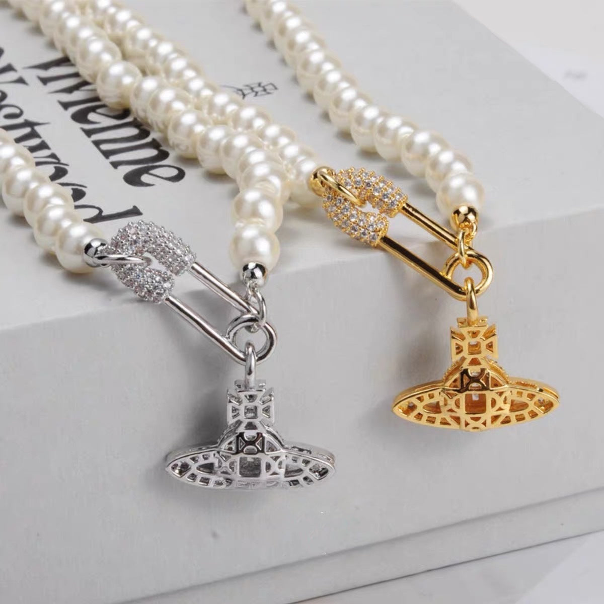 Vivienne Westwood Paperclip Saturn Pearl Necklace - Best Replica Jewelry™