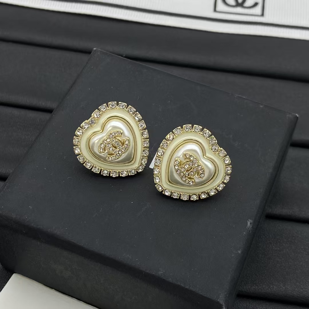 Chanel Strass Paved Heart Stud Earrings - Best Replica Jewelry™