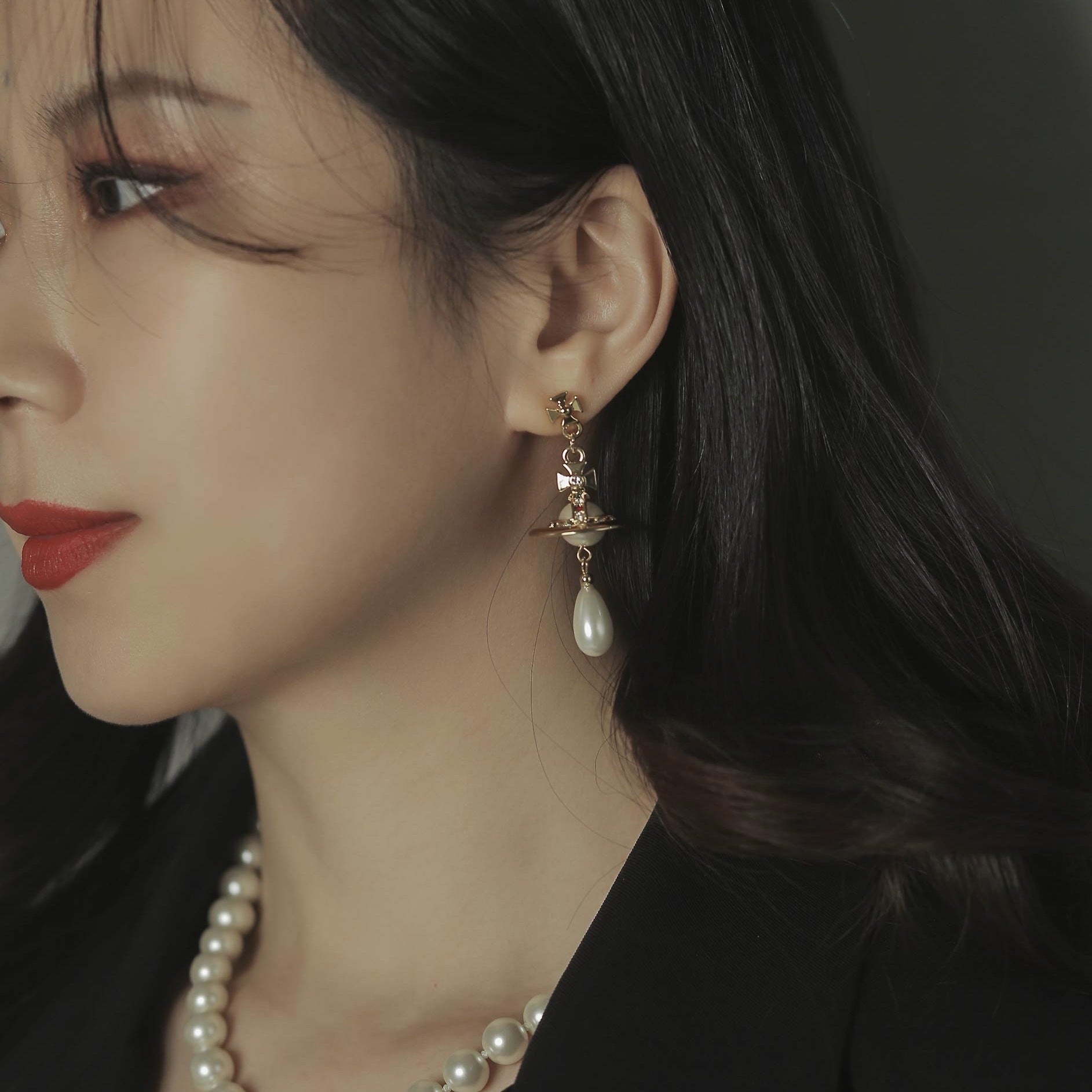 Vivienne Westwood Saturn Teardrop Pearl Earring - Best Replica Jewelry™